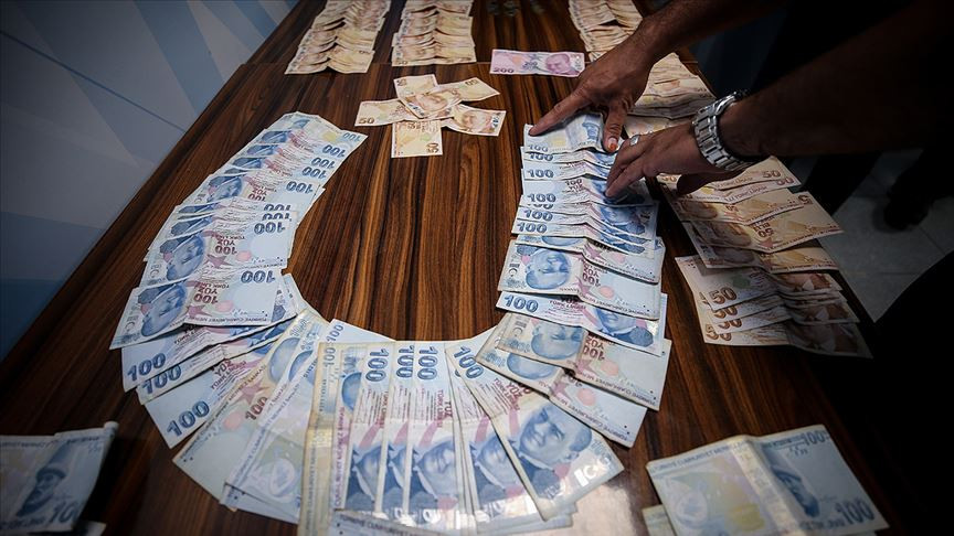 Dilencinin Üzerinde 164.000 Lira Çıktı! 6 Zabıta Parayı Zor Saydı